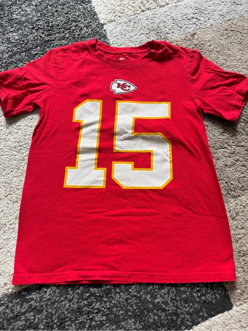 Nike Youth Patrick Mahomes Red Crewneck Medium Graphic Tee with #15 White Logo